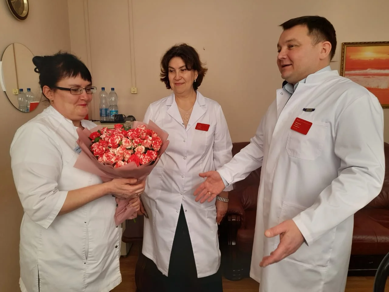 В Калининграде в поликлинике на ул. Краснопрудной чествовали фельдшера - участницу специальной военной операции